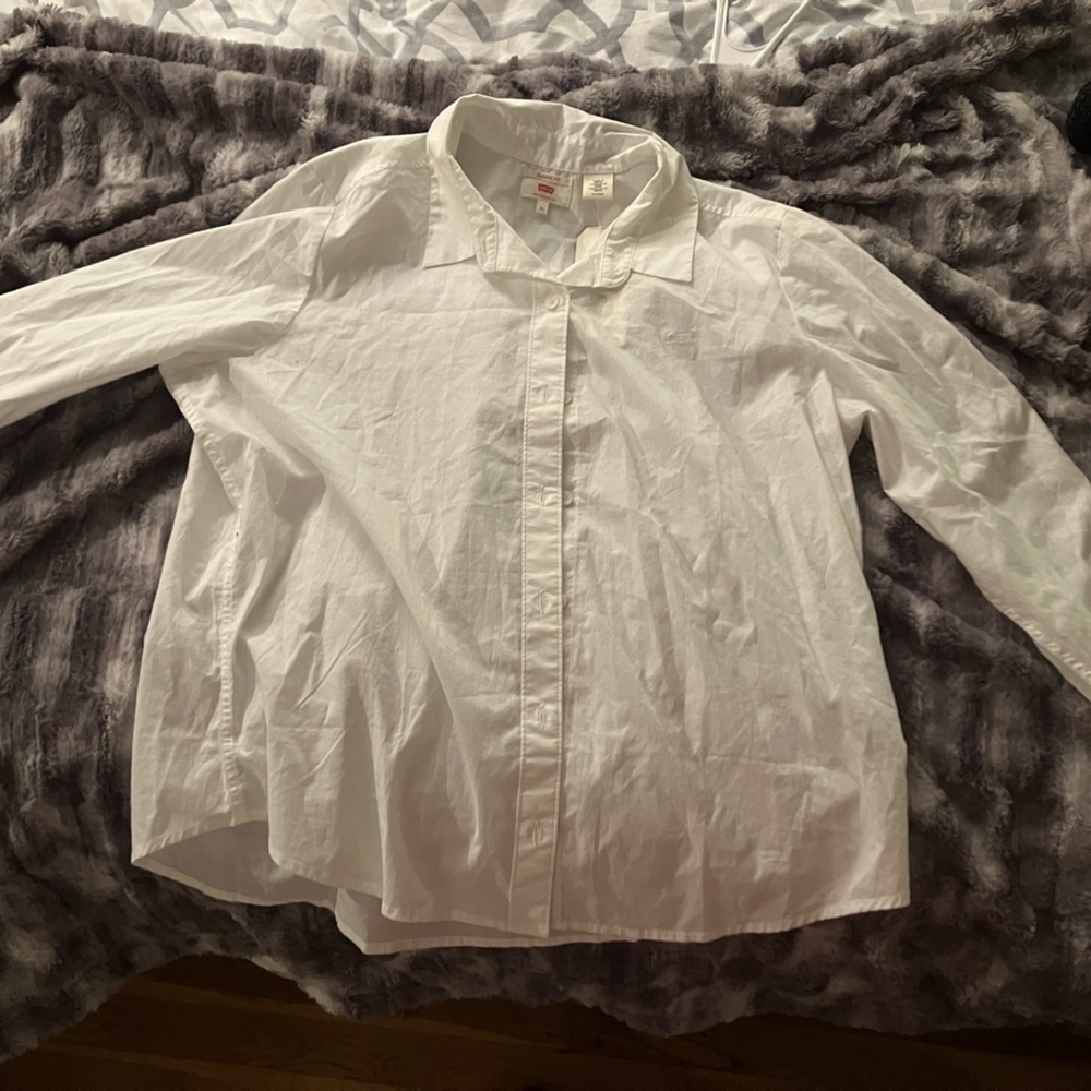 Levi’s white classic shirt